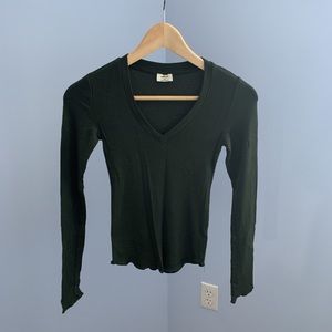 ARITZIA/WILFRED - VNECK TOP